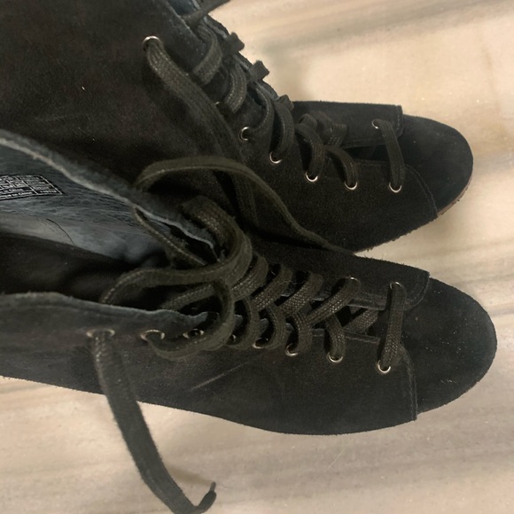 Ugg  lace up bootie - Picture 6 of 6